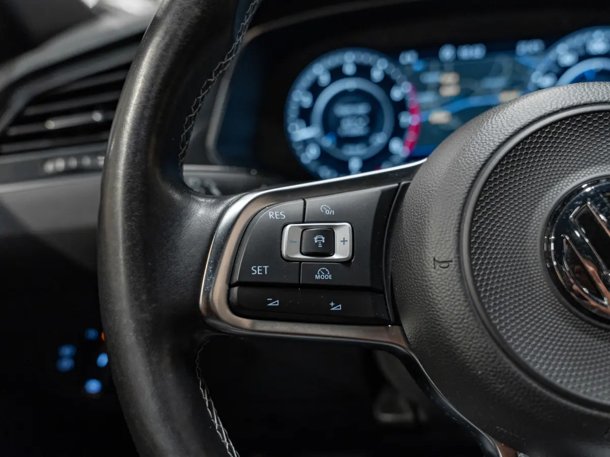 1.4 TSI DSG 3X R-Line, Pano, Voll Led, Virtual, Blind Spot, ACC, Cam, Dynaudio, Apple Carplay, Memory