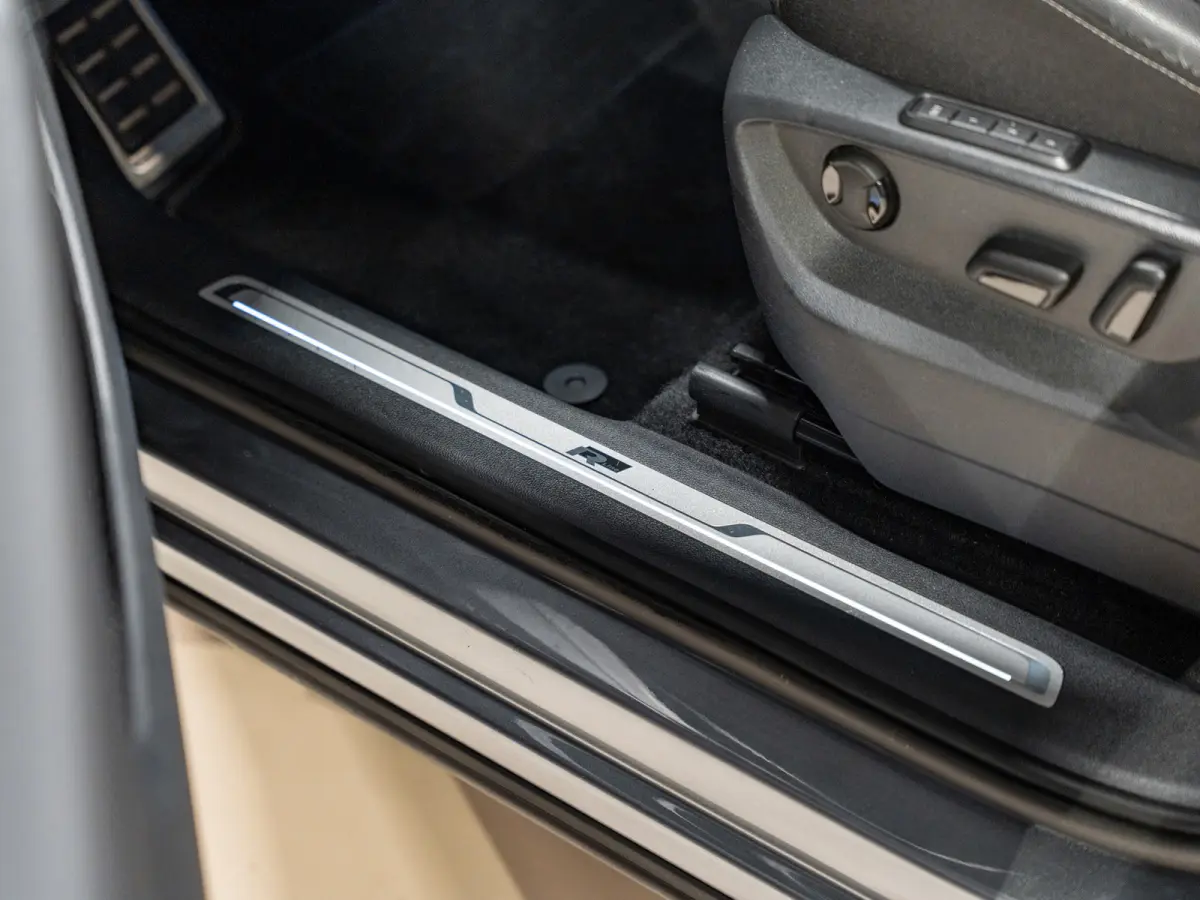 1.4 TSI DSG 3X R-Line, Pano, Voll Led, Virtual, Blind Spot, ACC, Cam, Dynaudio, Apple Carplay, Memory