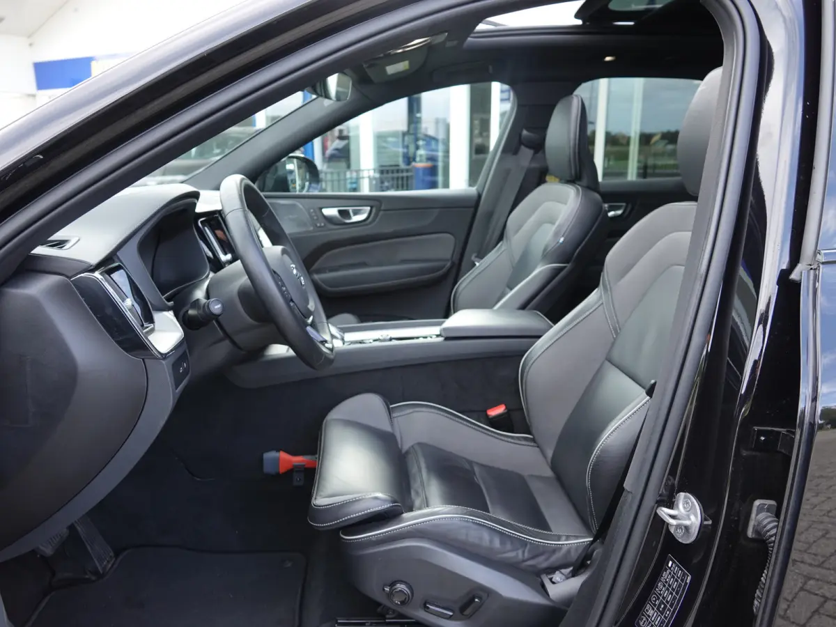 2.0 T8 PHEV AWD Ultimate Black Edition NL-AUTO | LUCHTVERING | PANO | HUD | TREKH. | 360° CAM