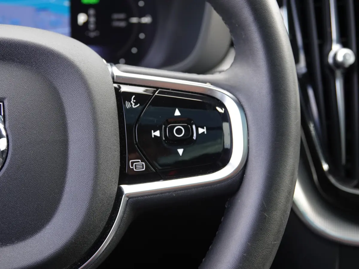 2.0 T8 PHEV AWD Ultimate Black Edition NL-AUTO | LUCHTVERING | PANO | HUD | TREKH. | 360° CAM