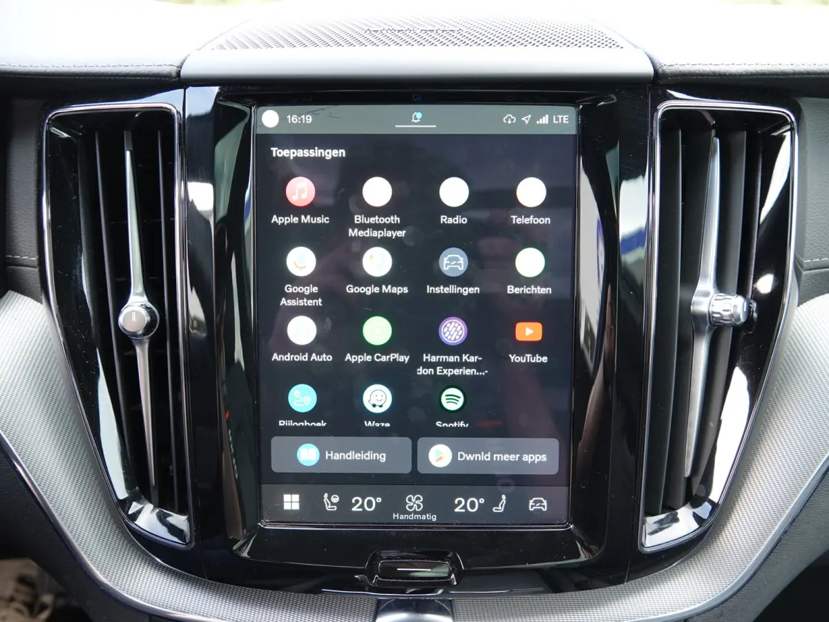 2.0 T8 PHEV AWD Ultimate Black Edition NL-AUTO | LUCHTVERING | PANO | HUD | TREKH. | 360° CAM