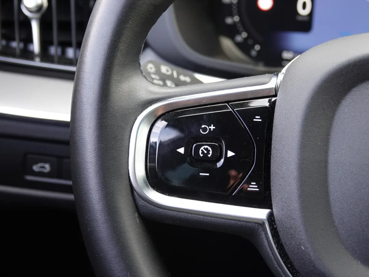 2.0 T8 PHEV AWD Ultimate Black Edition NL-AUTO | LUCHTVERING | PANO | HUD | TREKH. | 360° CAM
