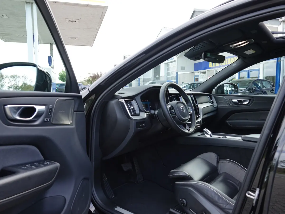 2.0 T8 PHEV AWD Ultimate Black Edition NL-AUTO | LUCHTVERING | PANO | HUD | TREKH. | 360° CAM
