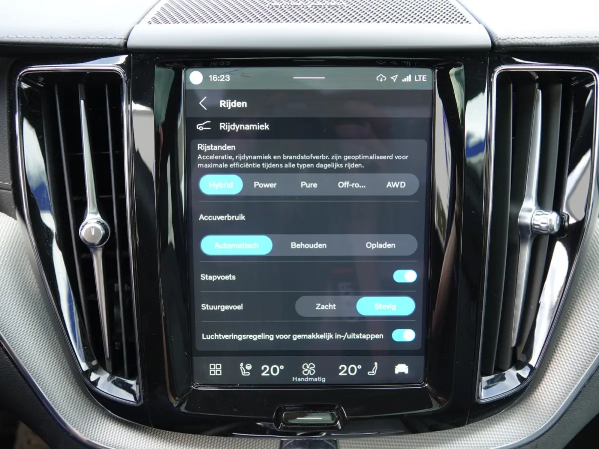 2.0 T8 PHEV AWD Ultimate Black Edition NL-AUTO | LUCHTVERING | PANO | HUD | TREKH. | 360° CAM