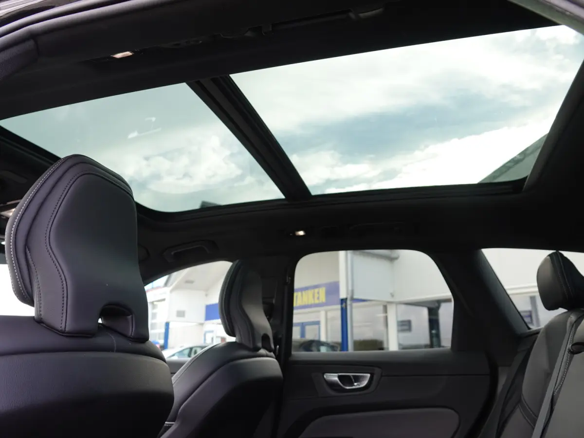 2.0 T8 PHEV AWD Ultimate Black Edition NL-AUTO | LUCHTVERING | PANO | HUD | TREKH. | 360° CAM