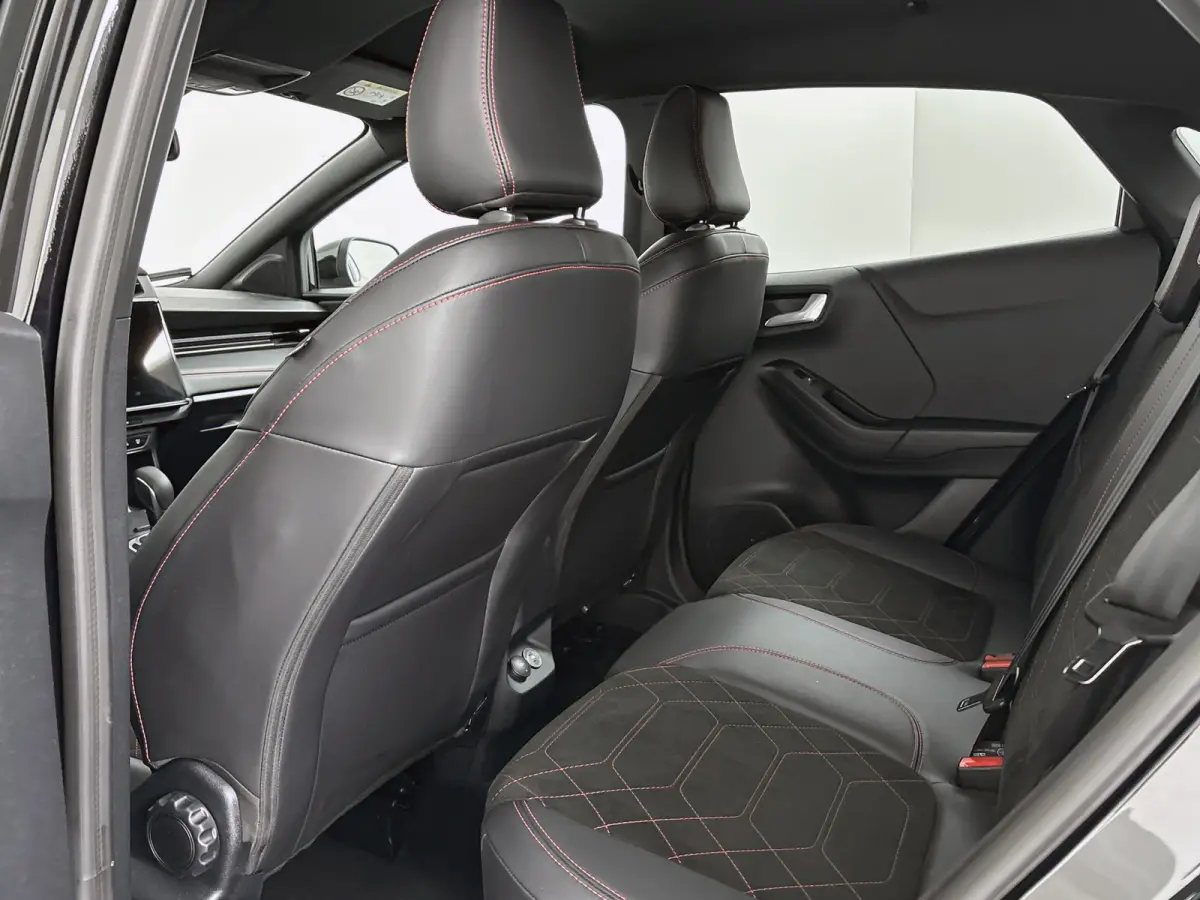 EcoBoost ST-Line X 155PK | 360 CAMERA | KEYLESS | NAVI | WINTERPACK | ELEKTR. A-KLEP | ADAPTIVE CRUISE | ALL SEASON BANDEN | CARPLAY