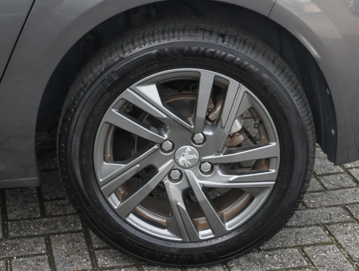 1.2 PureTech Active Pack 1e Eigenaar | LED | Navigatie | Parkeersensoren achter | 16" LMV