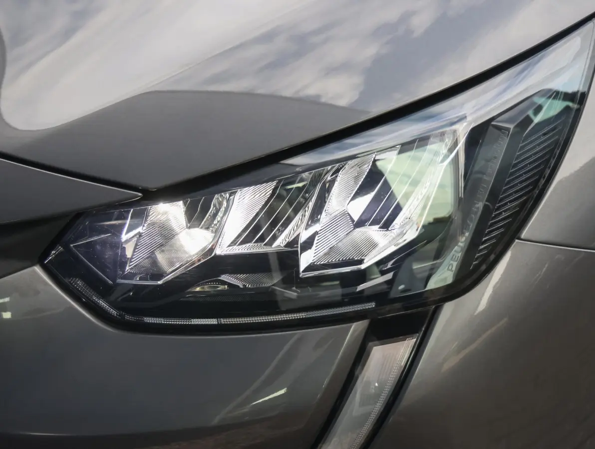 1.2 PureTech Active Pack 1e Eigenaar | LED | Navigatie | Parkeersensoren achter | 16" LMV