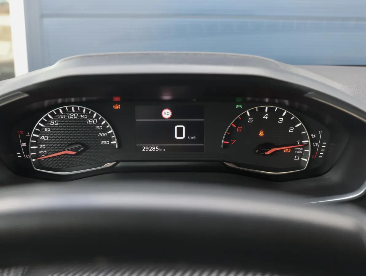 1.2 PureTech Active Pack 1e Eigenaar | LED | Navigatie | Parkeersensoren achter | 16" LMV