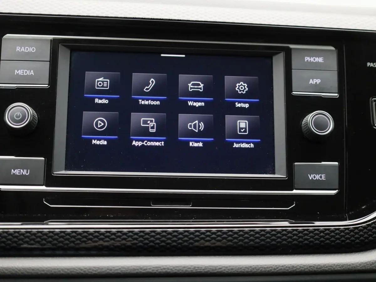 1.0 TSI Life 95 PK| Origineel Nederlands | Dealeronderhouden | Parkeersensoren Voor & Achter | 17 Inch Velgen | Adaptieve Cruise Control | Apple Carplay