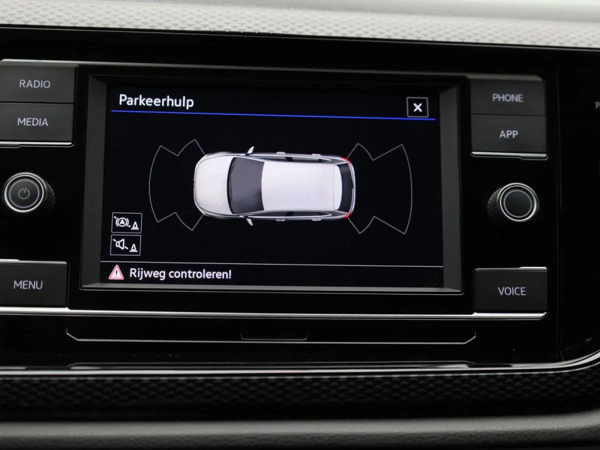 1.0 TSI Life 95 PK| Origineel Nederlands | Dealeronderhouden | Parkeersensoren Voor & Achter | 17 Inch Velgen | Adaptieve Cruise Control | Apple Carplay