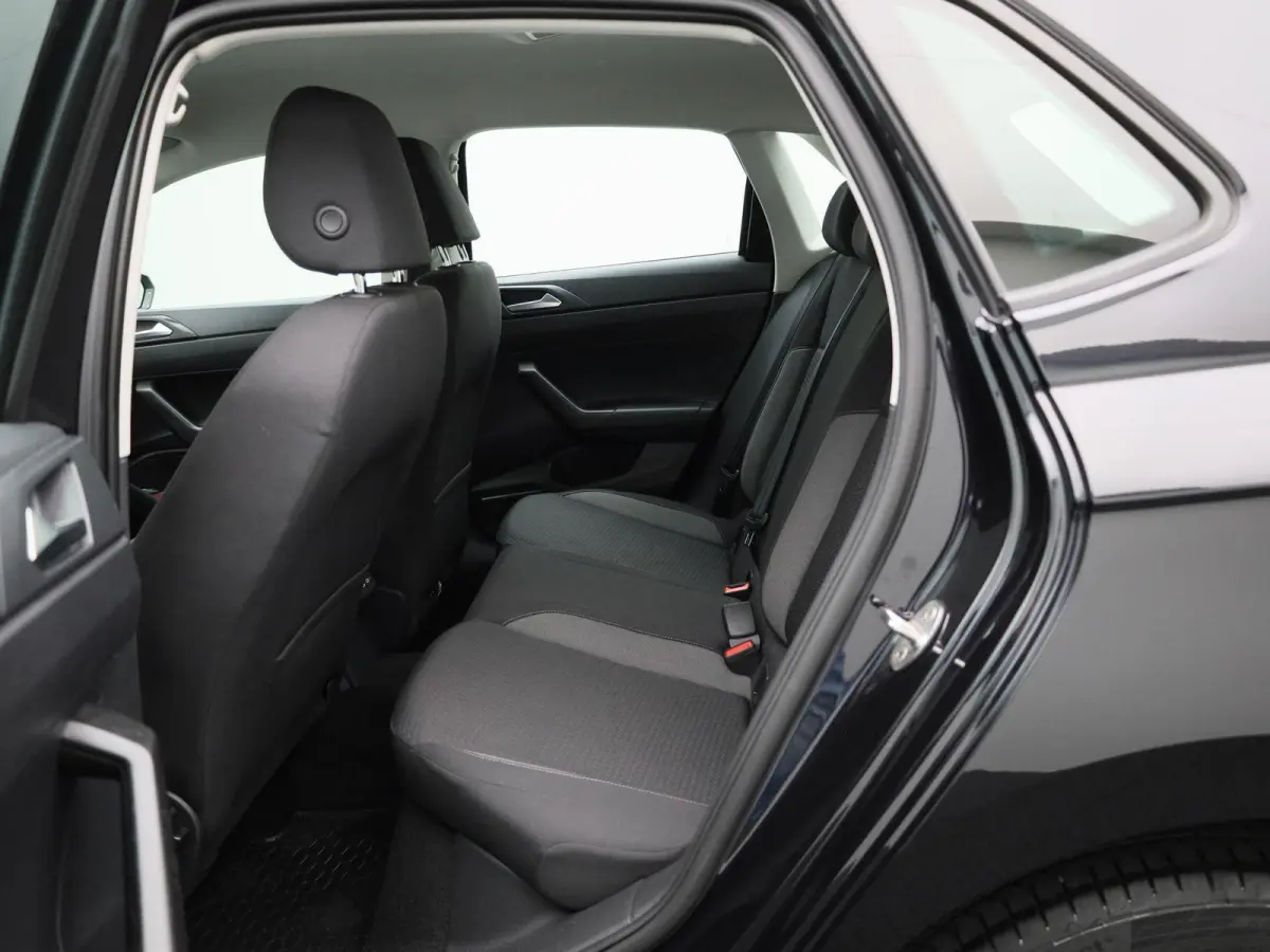 1.0 TSI Life 95 PK| Origineel Nederlands | Dealeronderhouden | Parkeersensoren Voor & Achter | 17 Inch Velgen | Adaptieve Cruise Control | Apple Carplay