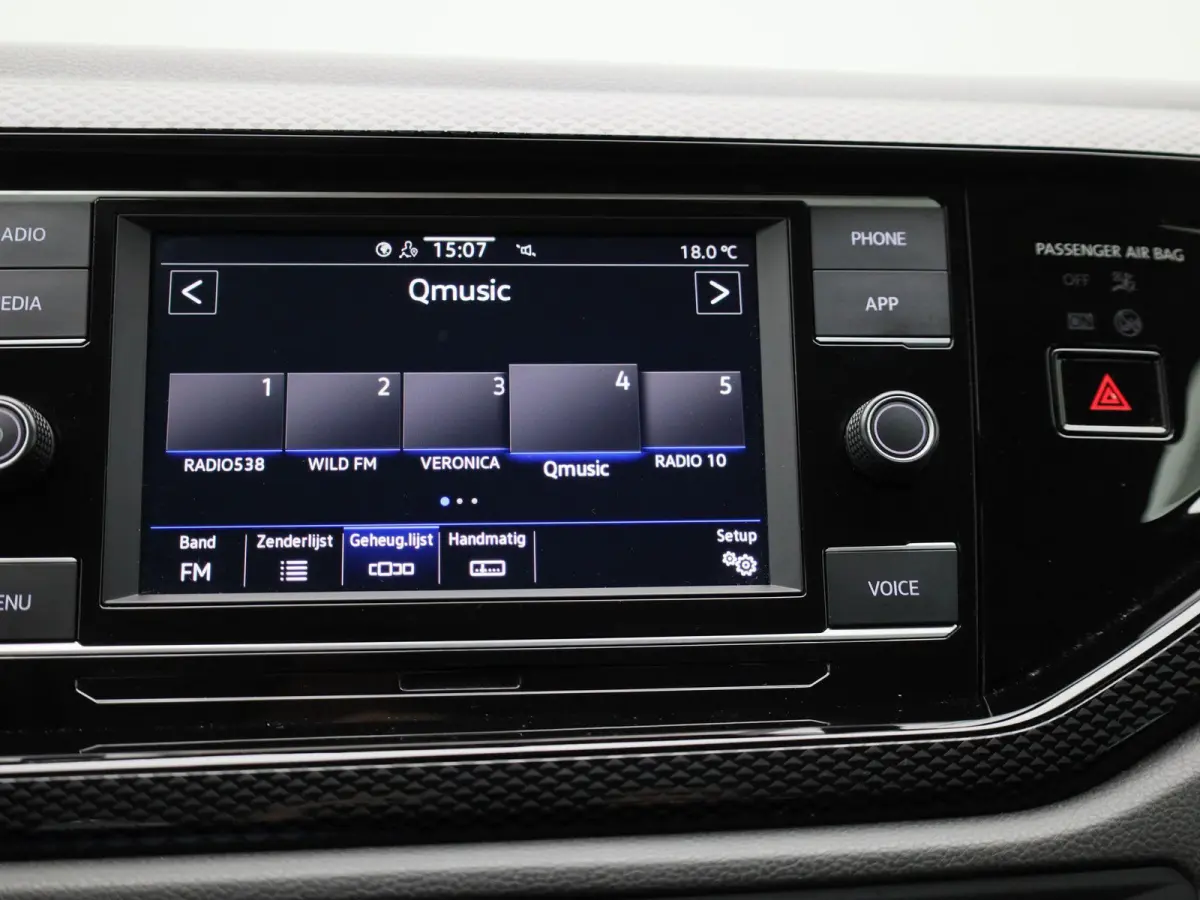 1.0 TSI Life 95 PK| Origineel Nederlands | Dealeronderhouden | Parkeersensoren Voor & Achter | 17 Inch Velgen | Adaptieve Cruise Control | Apple Carplay