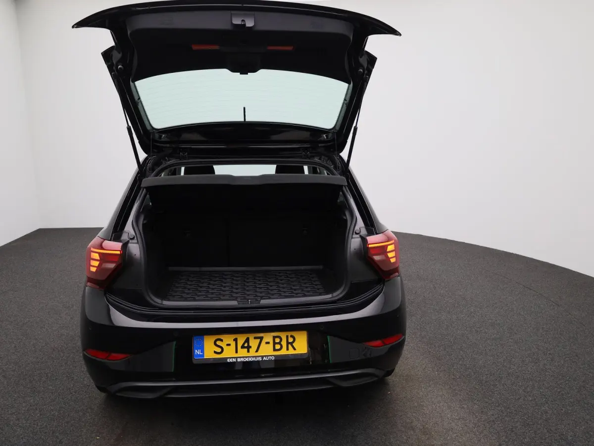 1.0 TSI Life 95 PK| Origineel Nederlands | Dealeronderhouden | Parkeersensoren Voor & Achter | 17 Inch Velgen | Adaptieve Cruise Control | Apple Carplay