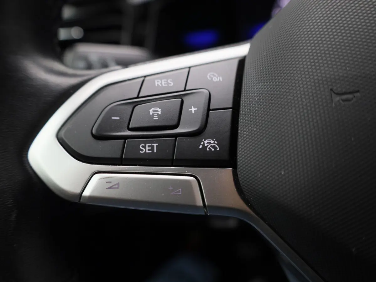 1.0 TSI Life 95 PK| Origineel Nederlands | Dealeronderhouden | Parkeersensoren Voor & Achter | 17 Inch Velgen | Adaptieve Cruise Control | Apple Carplay