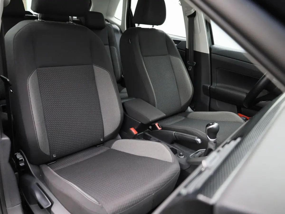 1.0 TSI Life 95 PK| Origineel Nederlands | Dealeronderhouden | Parkeersensoren Voor & Achter | 17 Inch Velgen | Adaptieve Cruise Control | Apple Carplay
