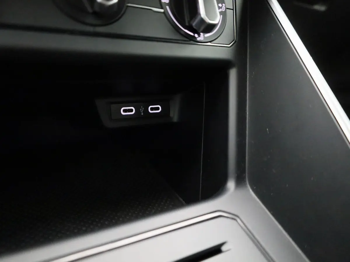 1.0 TSI Life 95 PK| Origineel Nederlands | Dealeronderhouden | Parkeersensoren Voor & Achter | 17 Inch Velgen | Adaptieve Cruise Control | Apple Carplay