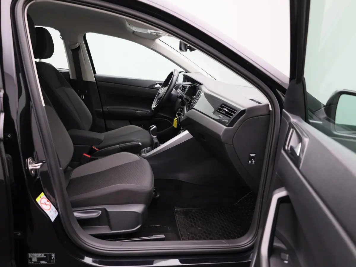 1.0 TSI Life 95 PK| Origineel Nederlands | Dealeronderhouden | Parkeersensoren Voor & Achter | 17 Inch Velgen | Adaptieve Cruise Control | Apple Carplay