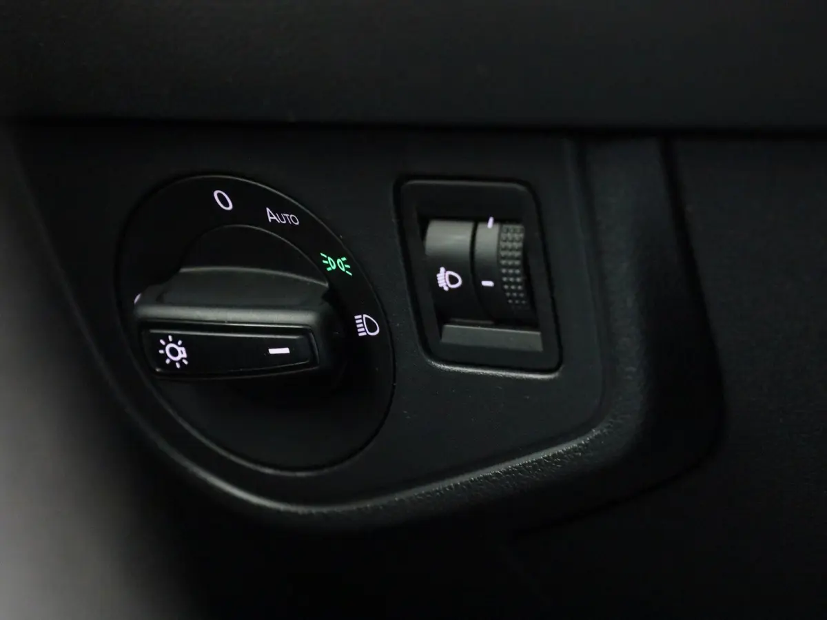 1.0 TSI Life 95 PK| Origineel Nederlands | Dealeronderhouden | Parkeersensoren Voor & Achter | 17 Inch Velgen | Adaptieve Cruise Control | Apple Carplay