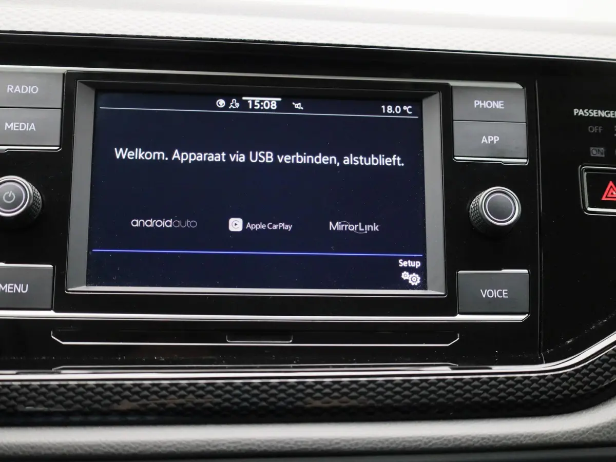 1.0 TSI Life 95 PK| Origineel Nederlands | Dealeronderhouden | Parkeersensoren Voor & Achter | 17 Inch Velgen | Adaptieve Cruise Control | Apple Carplay