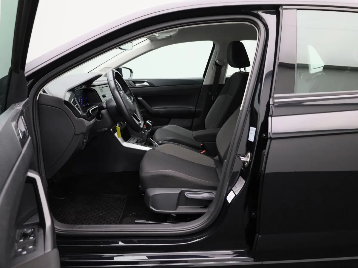 1.0 TSI Life 95 PK| Origineel Nederlands | Dealeronderhouden | Parkeersensoren Voor & Achter | 17 Inch Velgen | Adaptieve Cruise Control | Apple Carplay