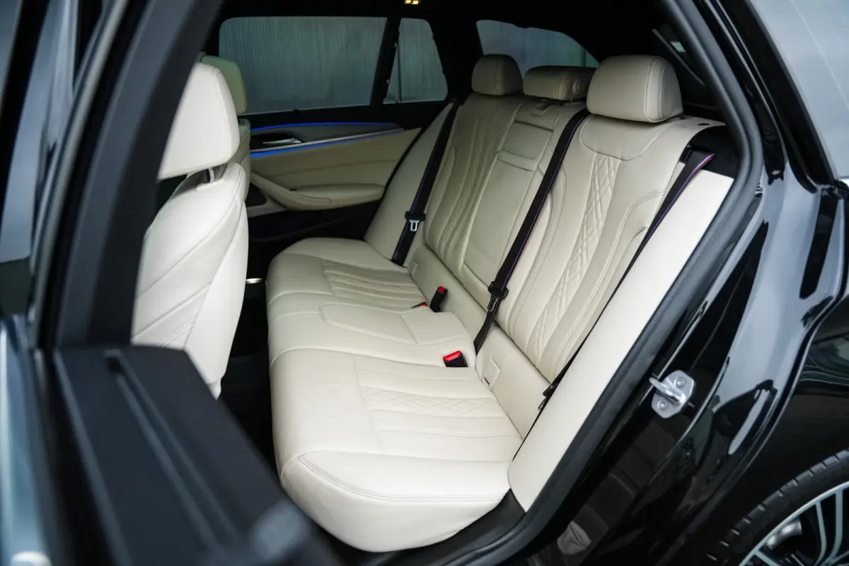 540i 340 pk xDrive High Executive M-Sportpakket /NL-Auto/ Dealer.Ond/ Pano-Dak/ Head-Up/ Soft-Close/ 360-Camera/ Harman&Kardon/ Adap.Cruise/ 20'' LMV