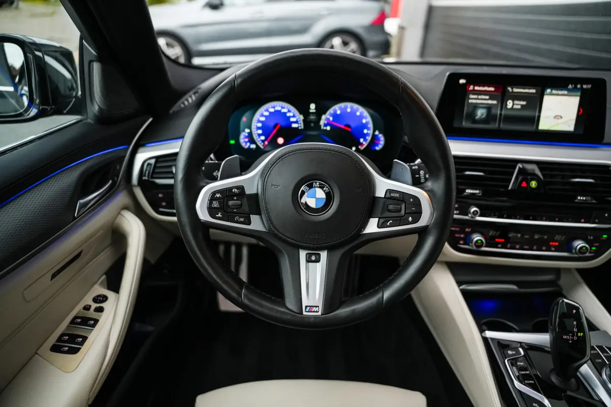 540i 340 pk xDrive High Executive M-Sportpakket /NL-Auto/ Dealer.Ond/ Pano-Dak/ Head-Up/ Soft-Close/ 360-Camera/ Harman&Kardon/ Adap.Cruise/ 20'' LMV