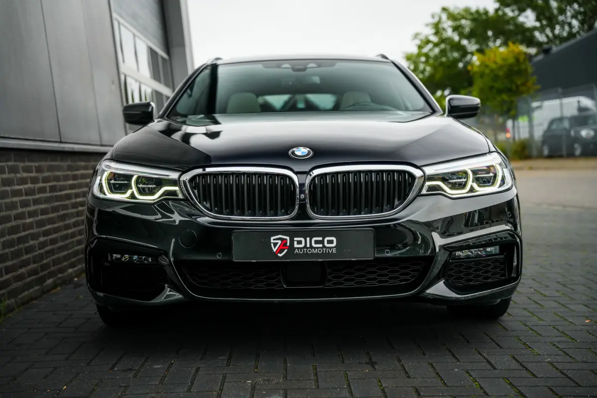540i 340 pk xDrive High Executive M-Sportpakket /NL-Auto/ Dealer.Ond/ Pano-Dak/ Head-Up/ Soft-Close/ 360-Camera/ Harman&Kardon/ Adap.Cruise/ 20'' LMV