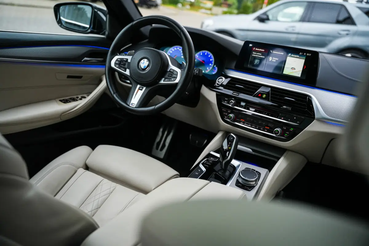 540i 340 pk xDrive High Executive M-Sportpakket /NL-Auto/ Dealer.Ond/ Pano-Dak/ Head-Up/ Soft-Close/ 360-Camera/ Harman&Kardon/ Adap.Cruise/ 20'' LMV