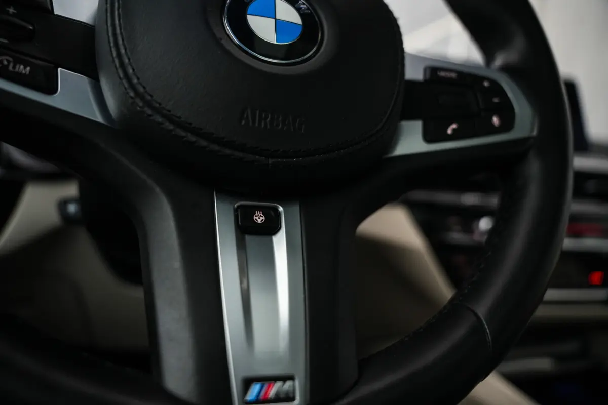 540i 340 pk xDrive High Executive M-Sportpakket /NL-Auto/ Dealer.Ond/ Pano-Dak/ Head-Up/ Soft-Close/ 360-Camera/ Harman&Kardon/ Adap.Cruise/ 20'' LMV