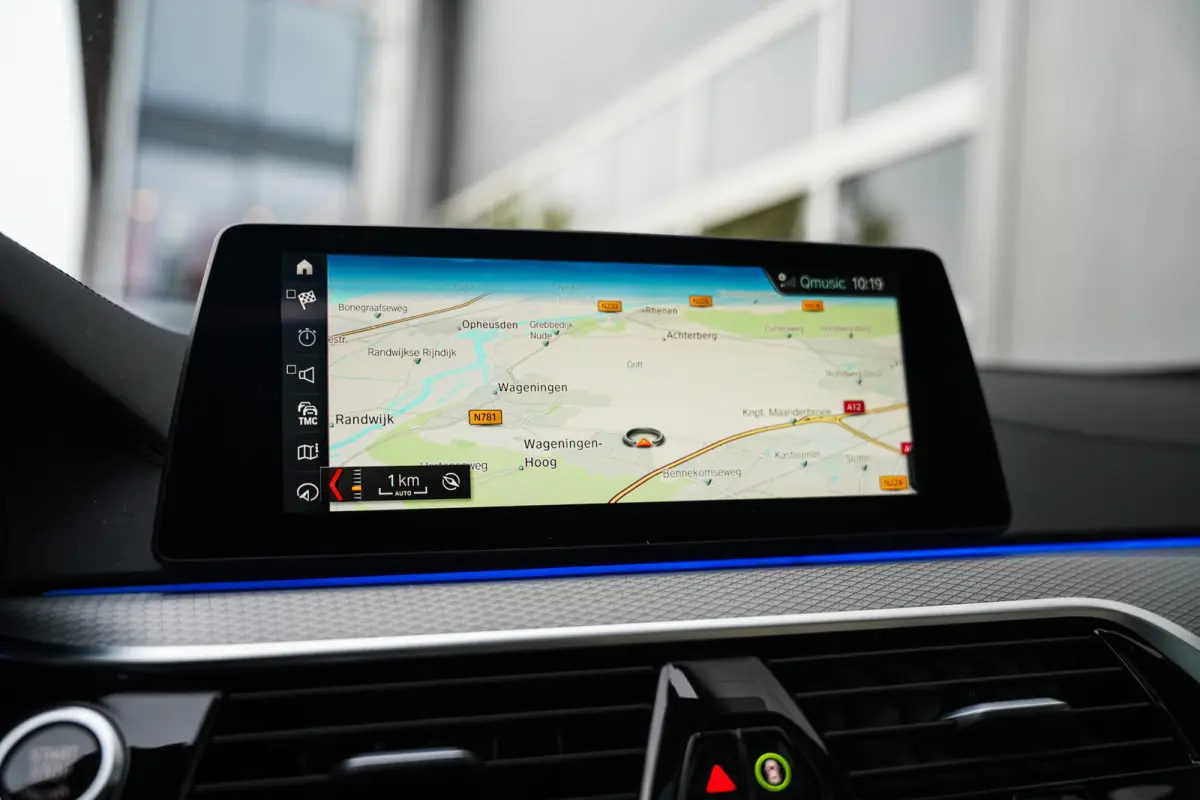 540i 340 pk xDrive High Executive M-Sportpakket /NL-Auto/ Dealer.Ond/ Pano-Dak/ Head-Up/ Soft-Close/ 360-Camera/ Harman&Kardon/ Adap.Cruise/ 20'' LMV