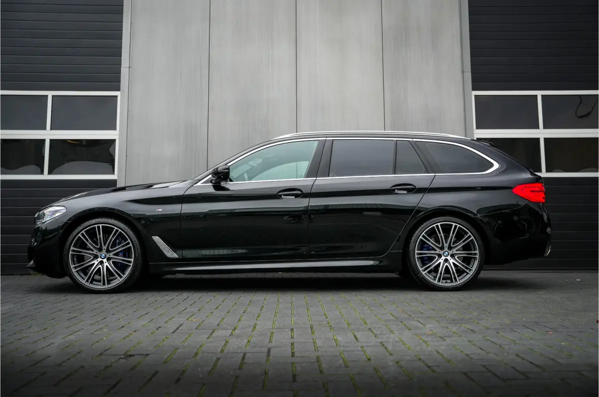 540i 340 pk xDrive High Executive M-Sportpakket /NL-Auto/ Dealer.Ond/ Pano-Dak/ Head-Up/ Soft-Close/ 360-Camera/ Harman&Kardon/ Adap.Cruise/ 20'' LMV