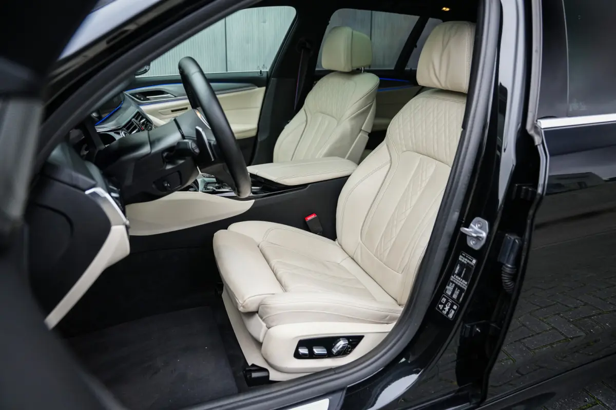 540i 340 pk xDrive High Executive M-Sportpakket /NL-Auto/ Dealer.Ond/ Pano-Dak/ Head-Up/ Soft-Close/ 360-Camera/ Harman&Kardon/ Adap.Cruise/ 20'' LMV