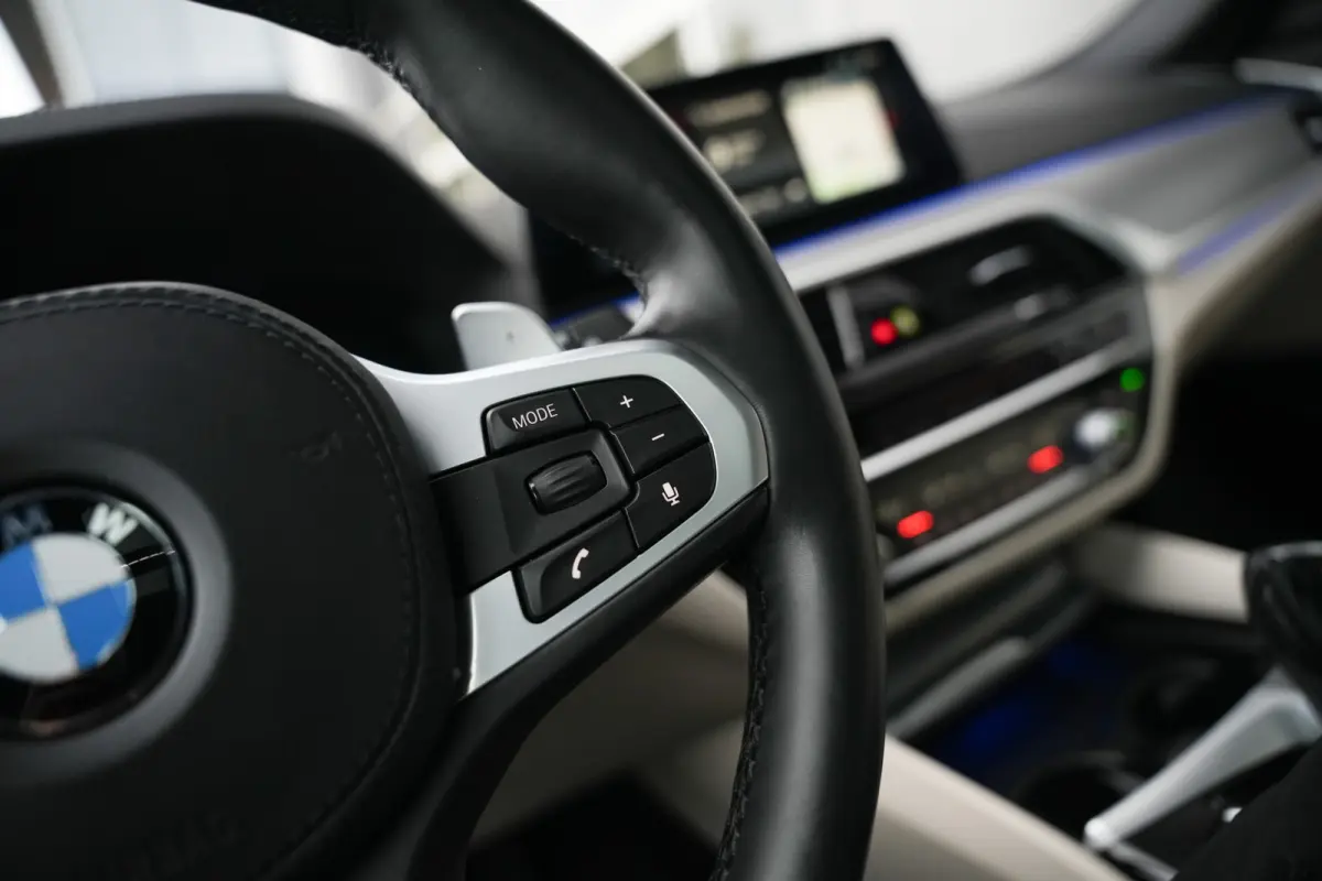 540i 340 pk xDrive High Executive M-Sportpakket /NL-Auto/ Dealer.Ond/ Pano-Dak/ Head-Up/ Soft-Close/ 360-Camera/ Harman&Kardon/ Adap.Cruise/ 20'' LMV