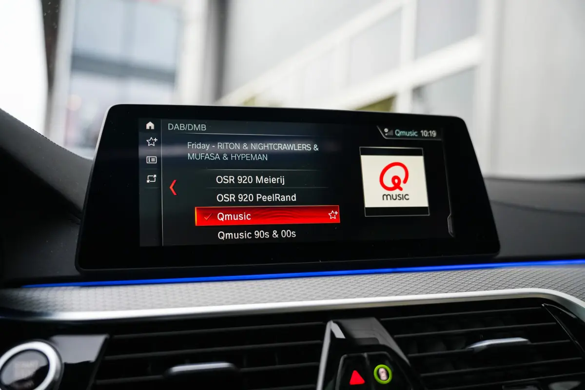 540i 340 pk xDrive High Executive M-Sportpakket /NL-Auto/ Dealer.Ond/ Pano-Dak/ Head-Up/ Soft-Close/ 360-Camera/ Harman&Kardon/ Adap.Cruise/ 20'' LMV