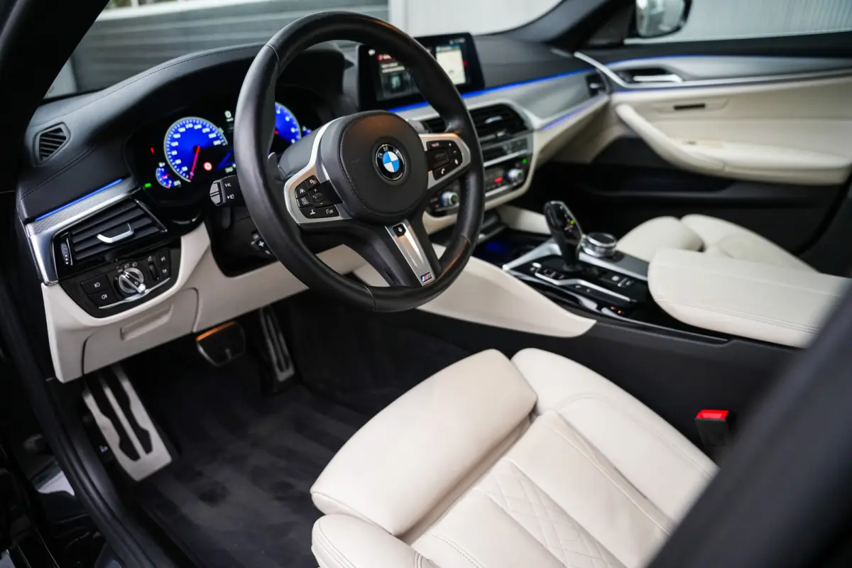 540i 340 pk xDrive High Executive M-Sportpakket /NL-Auto/ Dealer.Ond/ Pano-Dak/ Head-Up/ Soft-Close/ 360-Camera/ Harman&Kardon/ Adap.Cruise/ 20'' LMV