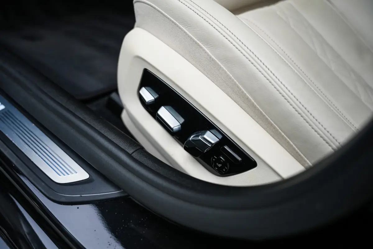 540i 340 pk xDrive High Executive M-Sportpakket /NL-Auto/ Dealer.Ond/ Pano-Dak/ Head-Up/ Soft-Close/ 360-Camera/ Harman&Kardon/ Adap.Cruise/ 20'' LMV