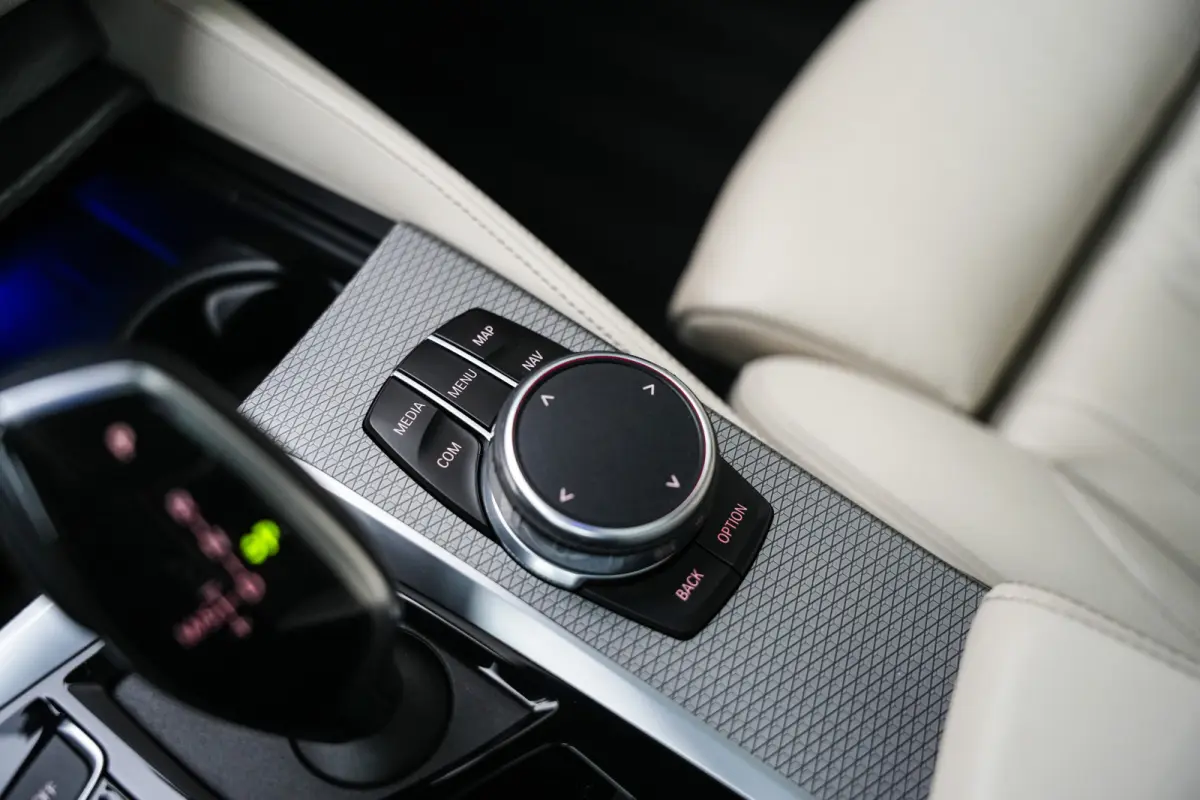 540i 340 pk xDrive High Executive M-Sportpakket /NL-Auto/ Dealer.Ond/ Pano-Dak/ Head-Up/ Soft-Close/ 360-Camera/ Harman&Kardon/ Adap.Cruise/ 20'' LMV