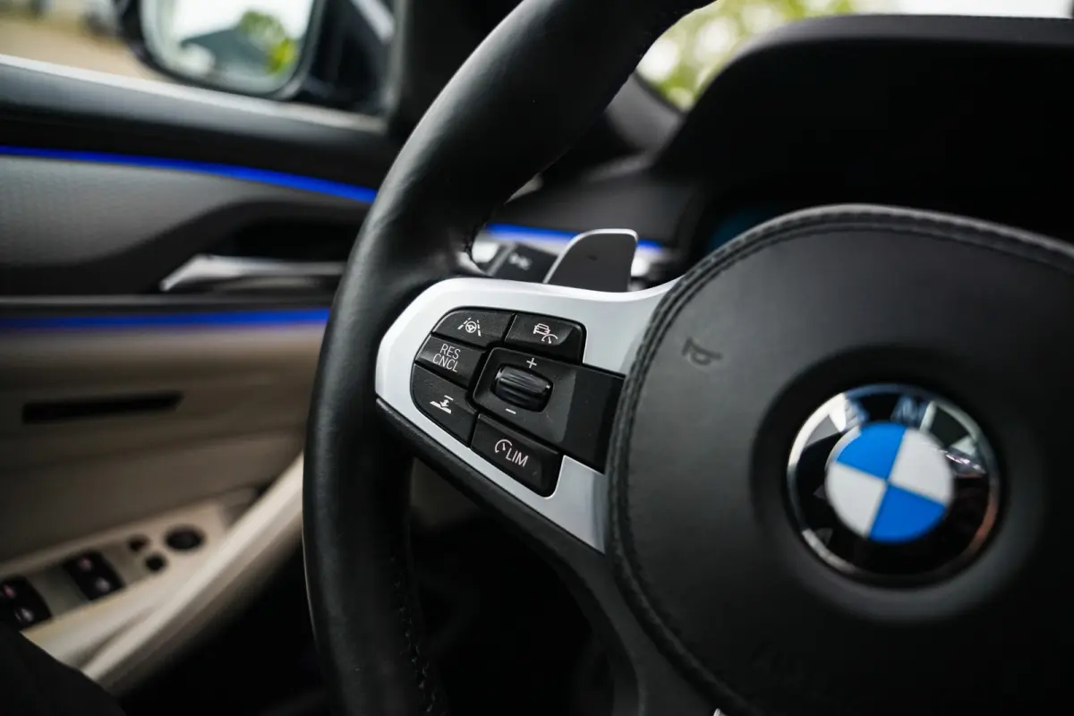 540i 340 pk xDrive High Executive M-Sportpakket /NL-Auto/ Dealer.Ond/ Pano-Dak/ Head-Up/ Soft-Close/ 360-Camera/ Harman&Kardon/ Adap.Cruise/ 20'' LMV