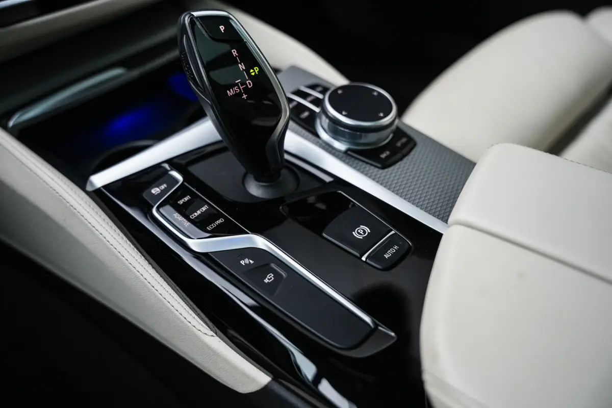540i 340 pk xDrive High Executive M-Sportpakket /NL-Auto/ Dealer.Ond/ Pano-Dak/ Head-Up/ Soft-Close/ 360-Camera/ Harman&Kardon/ Adap.Cruise/ 20'' LMV