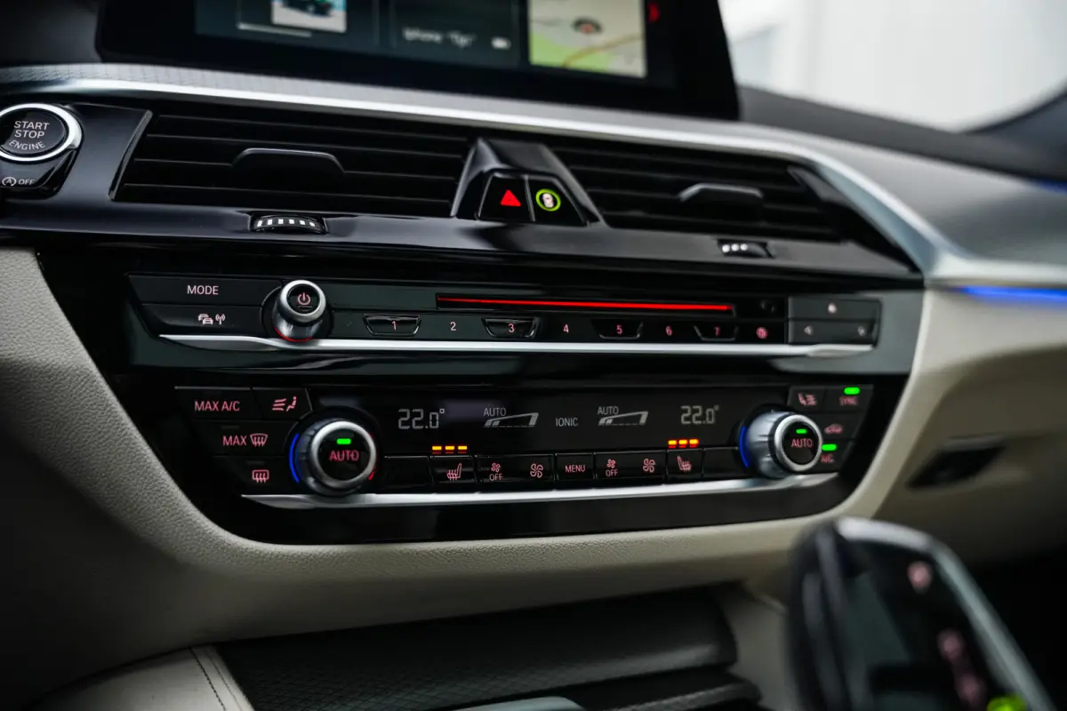 540i 340 pk xDrive High Executive M-Sportpakket /NL-Auto/ Dealer.Ond/ Pano-Dak/ Head-Up/ Soft-Close/ 360-Camera/ Harman&Kardon/ Adap.Cruise/ 20'' LMV