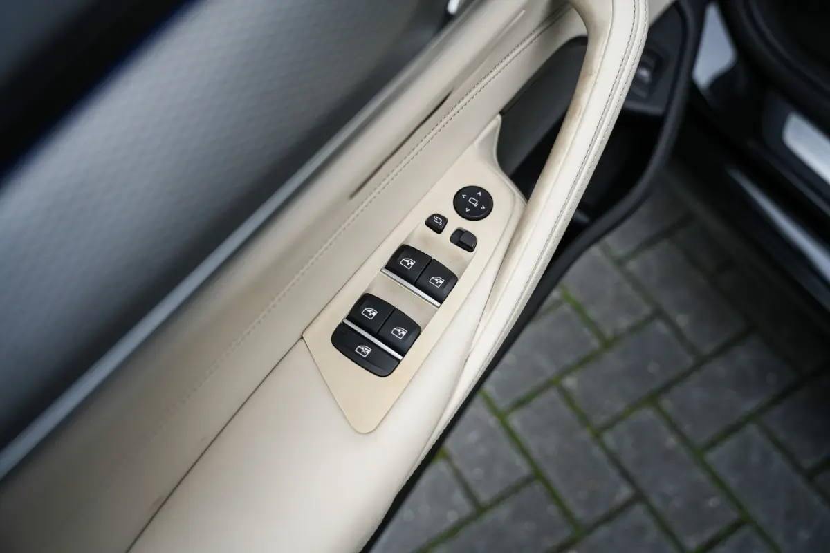 540i 340 pk xDrive High Executive M-Sportpakket /NL-Auto/ Dealer.Ond/ Pano-Dak/ Head-Up/ Soft-Close/ 360-Camera/ Harman&Kardon/ Adap.Cruise/ 20'' LMV