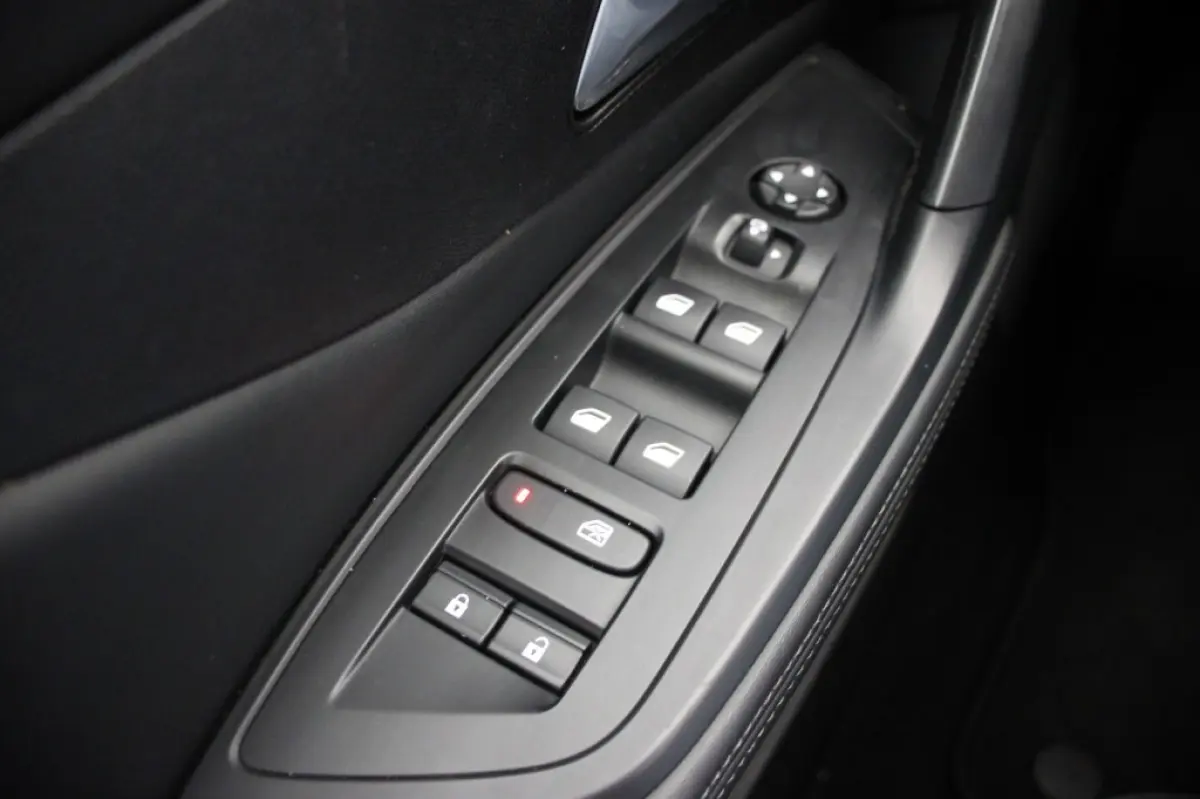 1.2 PureTech Allure Pack Business - Digitaal Cockpit, Carplay, Camera