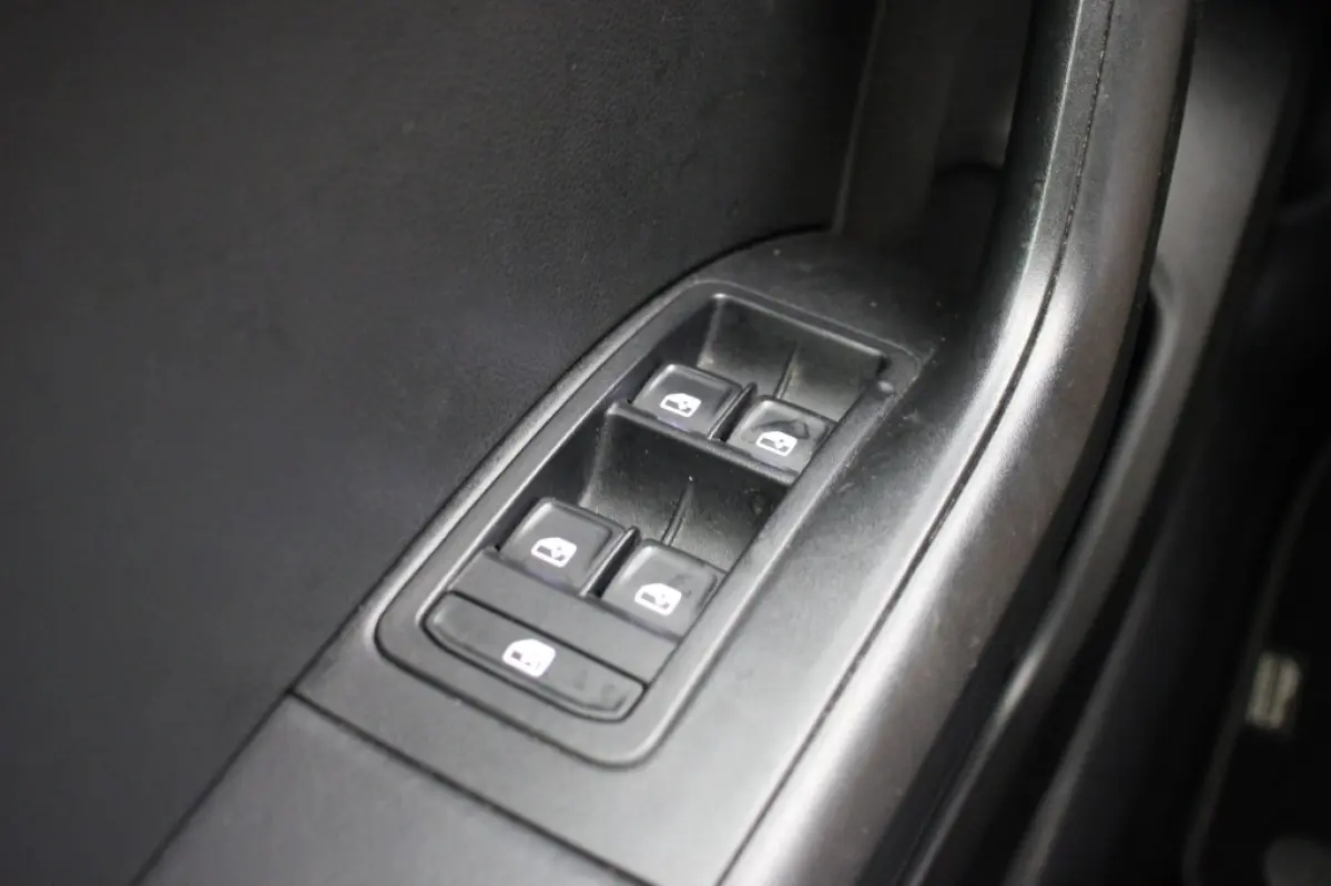 1.0 TSI Reference - Carplay, Cruise, Clima