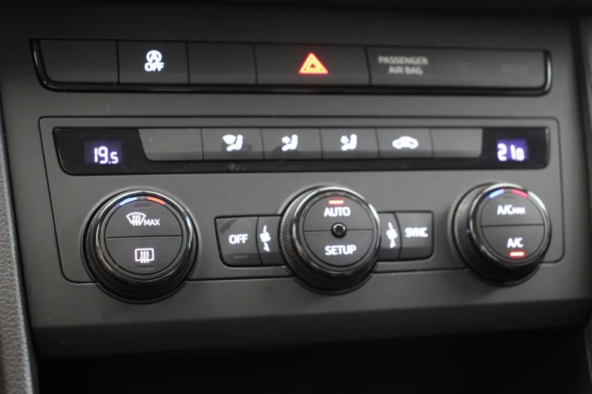 1.0 TSI Reference - Carplay, Cruise, Clima