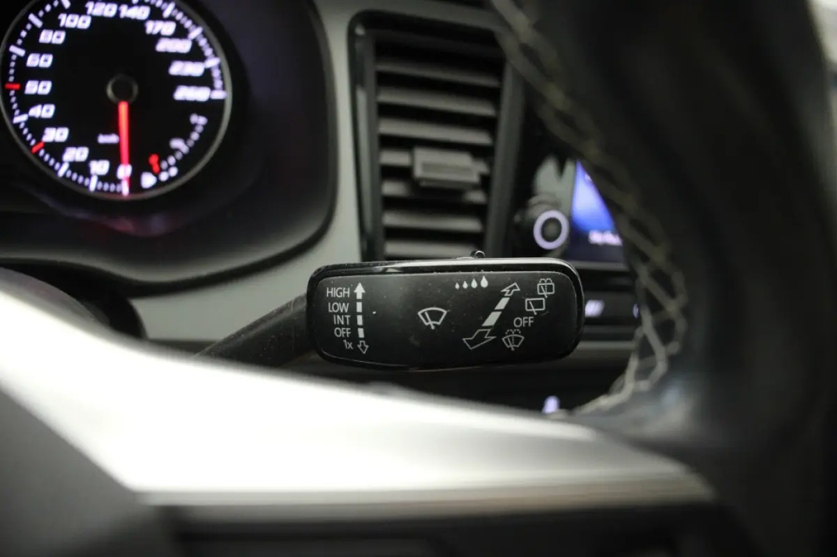 1.0 TSI Reference - Carplay, Cruise, Clima