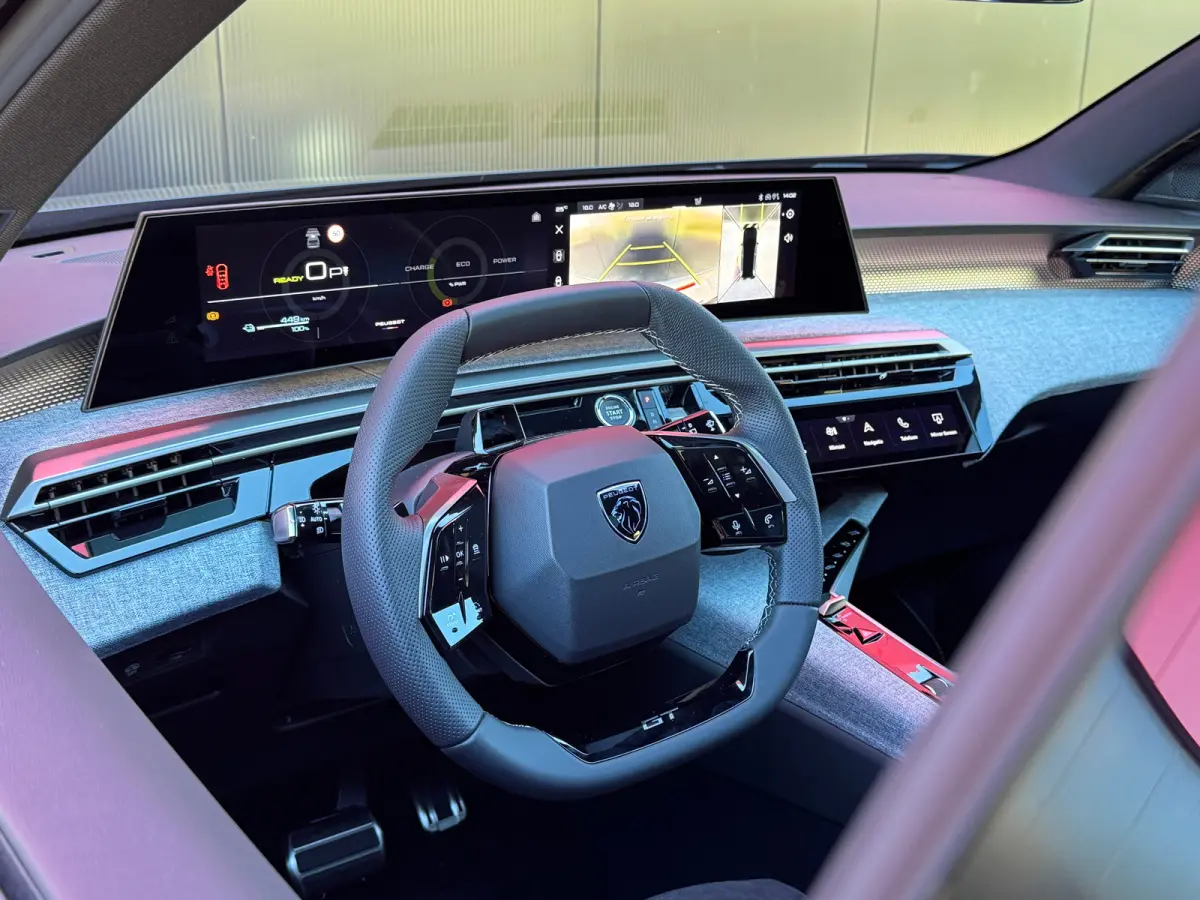 GT | Apple Carplay & Android auto | Panorama-dak | Alcantara bekleding | Navigatie | 7 Persoons | | 19'' lichtmetalen velgen LULEA | 360° Vision & Drive Assist Plus Pack | Adaptieve Grootli