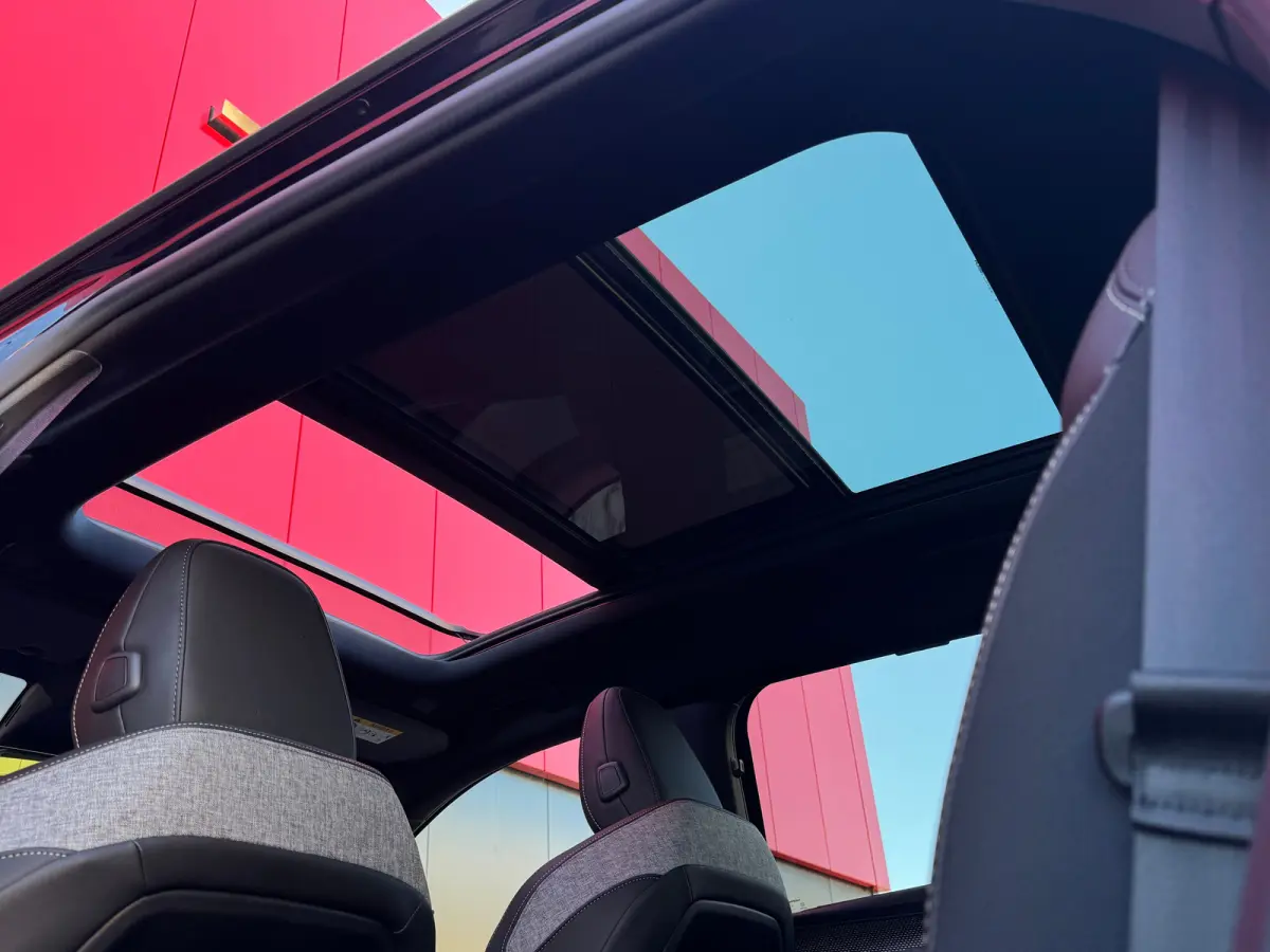 GT | Apple Carplay & Android auto | Panorama-dak | Alcantara bekleding | Navigatie | 7 Persoons | | 19'' lichtmetalen velgen LULEA | 360° Vision & Drive Assist Plus Pack | Adaptieve Grootli