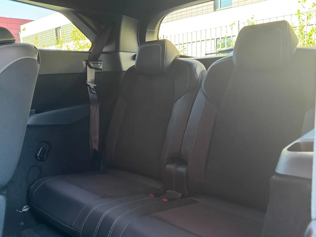 GT | Apple Carplay & Android auto | Panorama-dak | Alcantara bekleding | Navigatie | 7 Persoons | | 19'' lichtmetalen velgen LULEA | 360° Vision & Drive Assist Plus Pack | Adaptieve Grootli