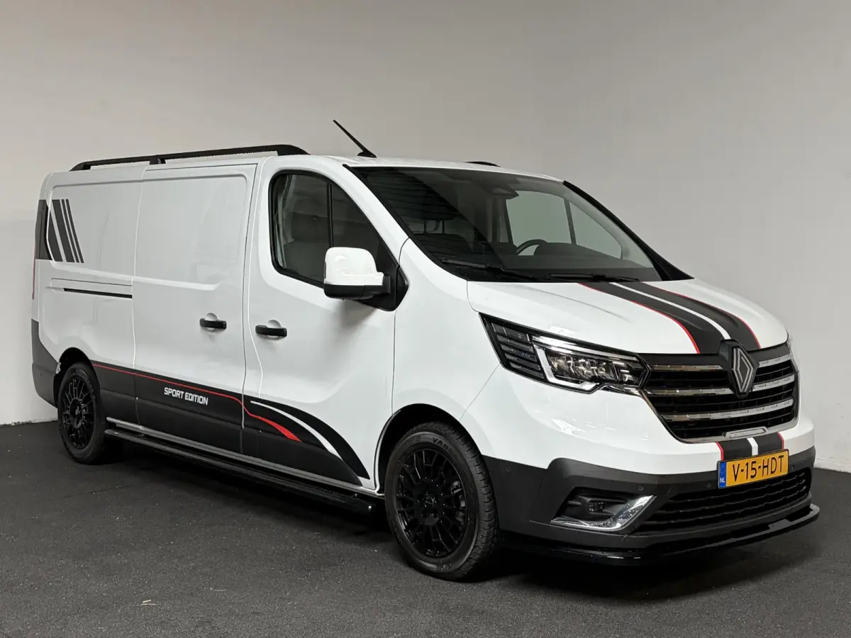 2.0 Blue dCi 150PK L2H1 EC Sport Edition Automaat Navigatie Airco Lichtmetalen velgen Betimmering Trekhaak Camera Parkeer sensoren Dab